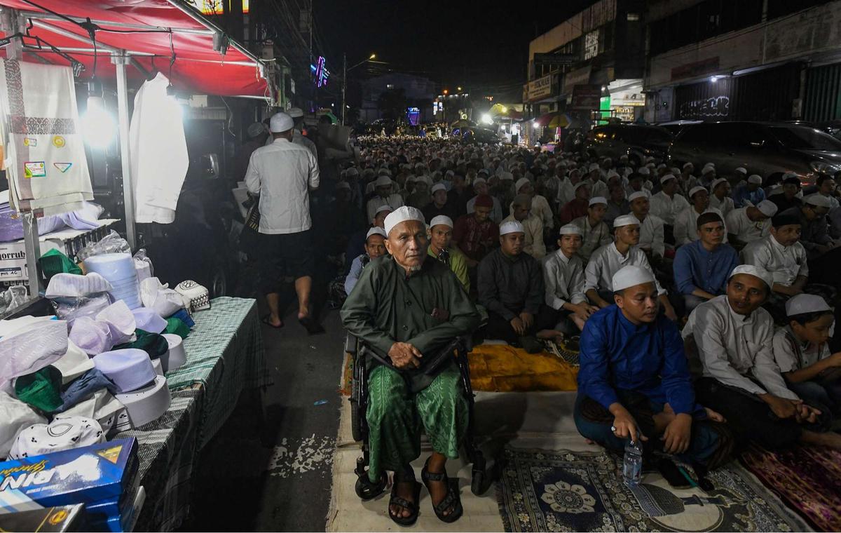 Ribuan jemaah berburu malam Lailatul Qadar di Bogor
