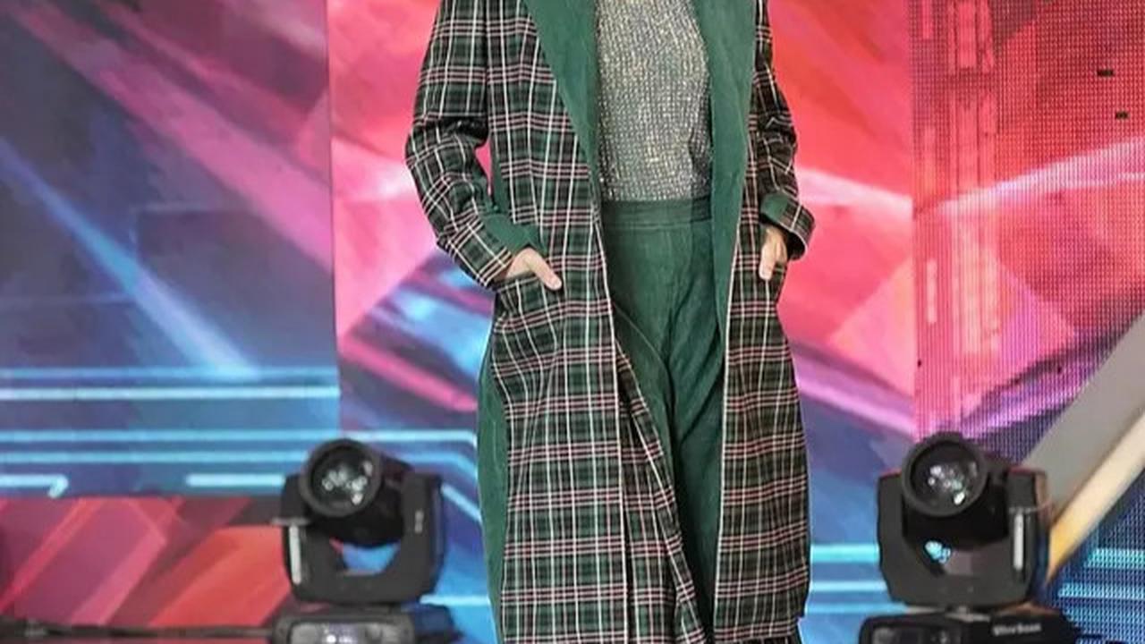 8 Inspirasi Blazer ala Soimah, Tampil Powerful dan Artistik