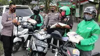 Warga tak bermasker dihukum self hipnosis, di Kebumen, Jawa Tengah. (Foto: Liputan6.com/Polres Kebumen)