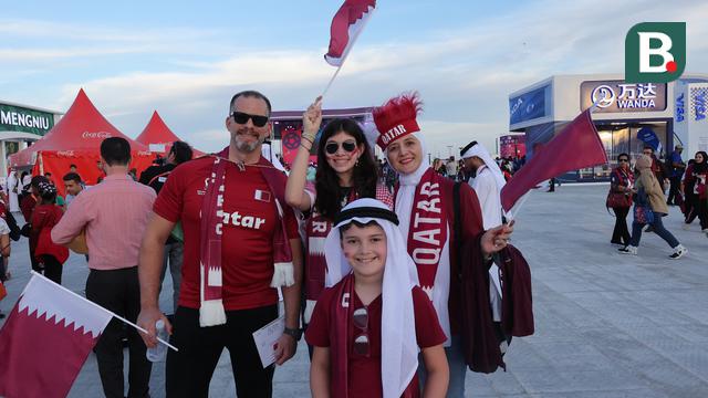 Foto: Melihat Kesetiaan Suporter Qatar Dukung Tim Kesayangan pada Laga Terakhir Fase Grup Piala Dunia 2022