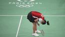 Selebrasi tunggal putri Indonesia, Gregoria Mariska Tunjung setelah mengalahkan lawannya, wakil Korea Selatan Kim Ga-eun pada laga 16 besar nomor tunggal putri cabor bulu tangkis Olimpiade Paris 2024 di Porte de la Chapelle Arena, Paris, Kamis (1/8/2024). Gregoria Mariska Tunjung menang dalam tiga set (21-4, 8-21 dan 23-21) untuk melaju ke perempatfinal. (AP Photo/Dita Alangkara)