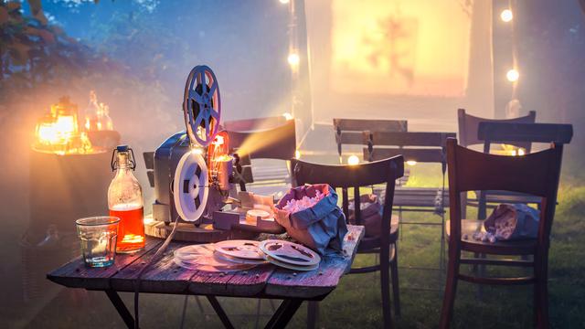 ilustrasi nonton film