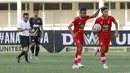 Pemain Badak Lampung, Muhammad Iran Toberru (kanan) berhasil  mencetak gol untuk memperkecil ketertinggalan timnya. (Bola.com/M iqbal Ichsan)