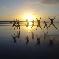 Perjalanan waktu akan diiringi dengan berbagai perubahan, termasuk urusan pertemanan. (Foto: hercampus.com)