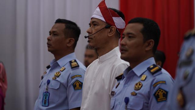 Mantan Juru Bicara Front Pembela Islam (FPI), Munarman, saat mengucapkan ikrar setia kepada NKRI di Lapas Salemba