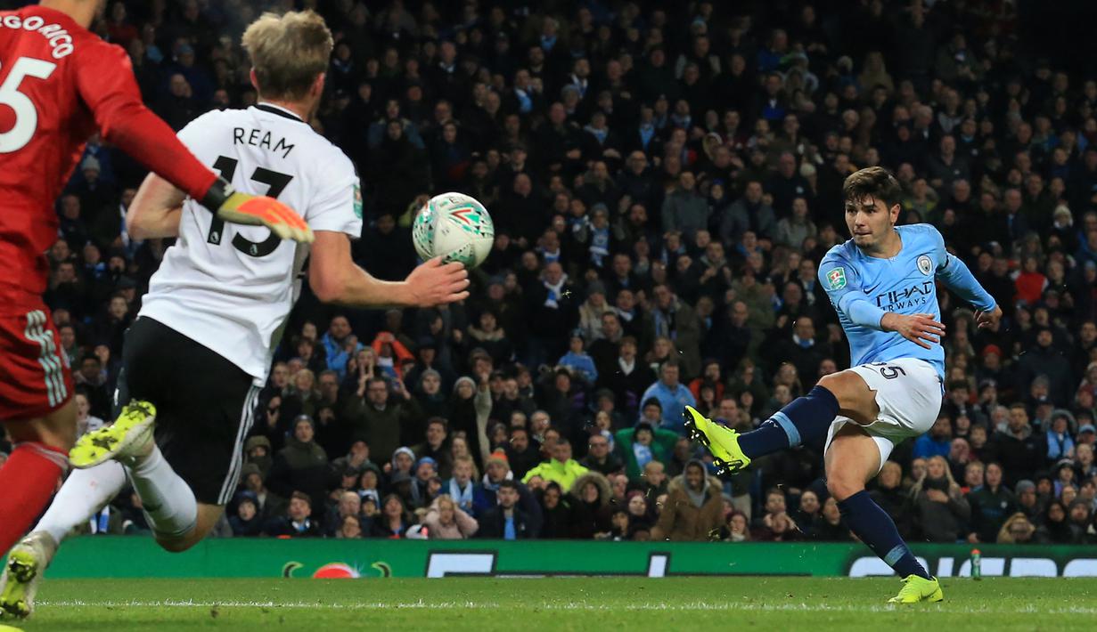 Brahim Diaz. Gelandang serang Spanyol berusia 22 tahun yang telah dua musim memperkuat AC Milan dengan status pinjaman sejak didatangkan dari Real Madrid pada awal musim 2020/2021 ini baru memperkuat 3 klub sepanjang kariernya. Hebatnya, dari ketiganya bersama Manchester City, Real Madrid dan AC Milan semuanya berujung dengan gelar juara di liga masing-masing. Bersama Manchester City yang diperkuatnya selama 3 musim mulai 2016/2017 hingga 2018/2019 usai dipromosikan dari tim U-23, ia mampu menjuarai Premier League di musim 2017/2018 dengan tampil dalam 5 laga di Liga Inggris. (AFP/Lindsey Parnaby)