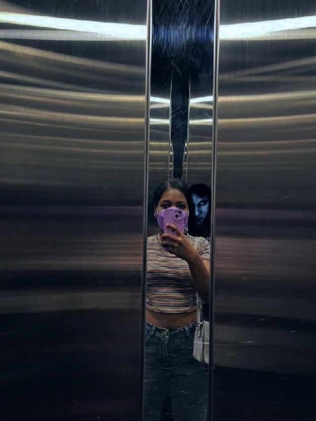 5 Editan Foto Kocak Netizen Saat Naik Lift Ini Bikin Senyum