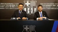 Lionel Messi (Kanan) sepakat memerpanjang kontrak di Barcelona sampai akhir musim 2020-2021.  (FCBarcelona.com)