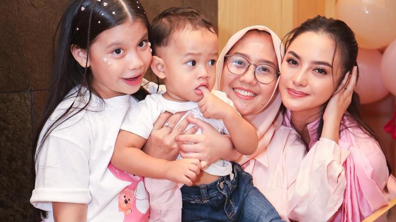Cattleya Rayakan Ulang Tahun Ke-8, Ririn Ekawati dan Ibnu Jamil Beri Kejutan Manis di Akhir Tahun
