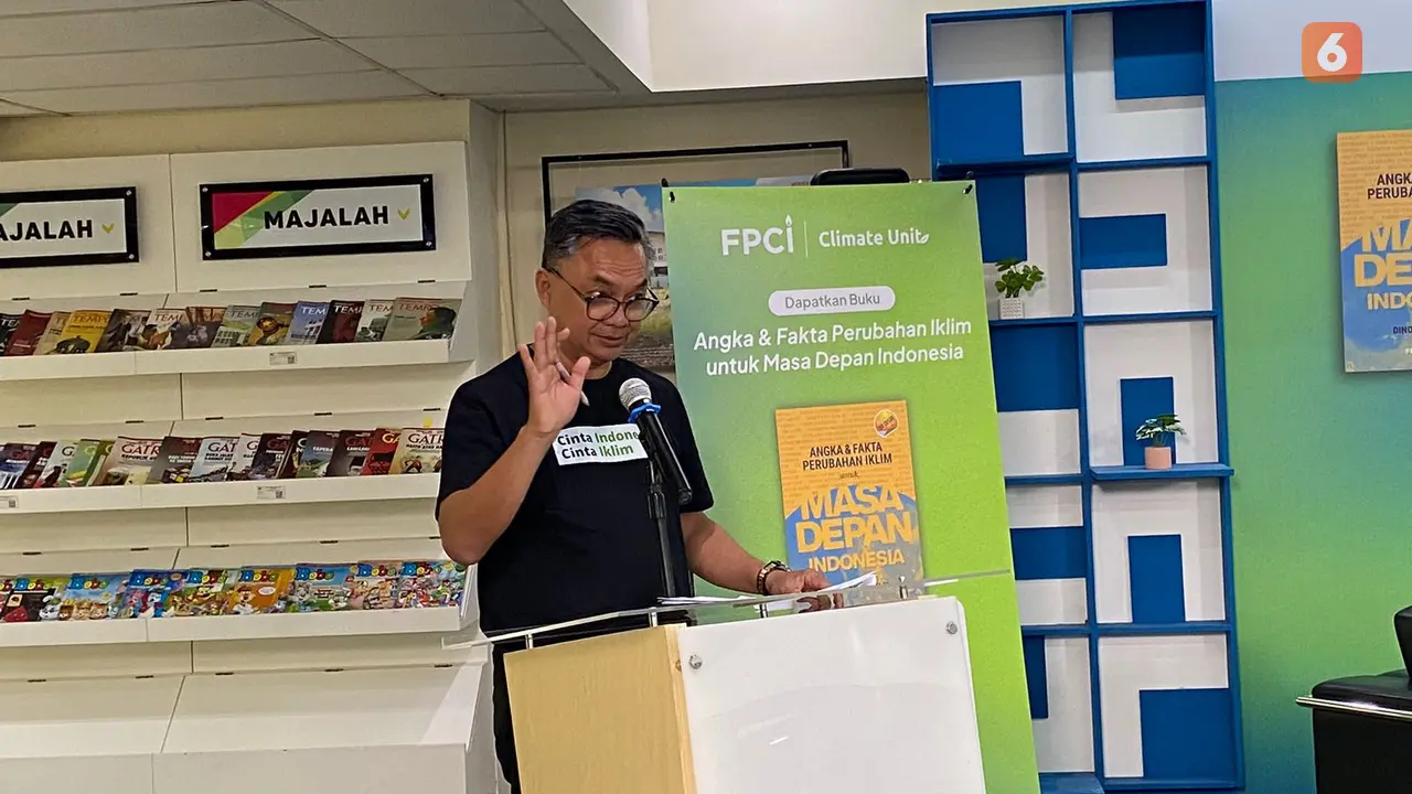 Buku karya Dino Patti Djalal ini bercerita tentang efek dari perubahan iklim beserta solusi apa saja yang bisa dilakukan, terutama anak muda di Indonesia (Dok. Liputan6.com/Teddy Tri Setio Berty).