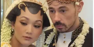 Kabar bahagia datang dari klan cendana, Putri Ariyanti Haryo Wibowo, anak dari Ari Sigit melangsungkan pernikahan (30/4).