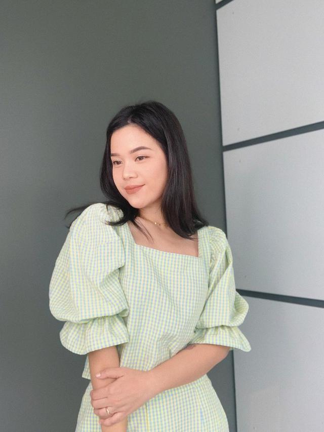 Hobi Menjahit, Ini 7 Potret Sinta Keong Racun dengan Baju Buatannya