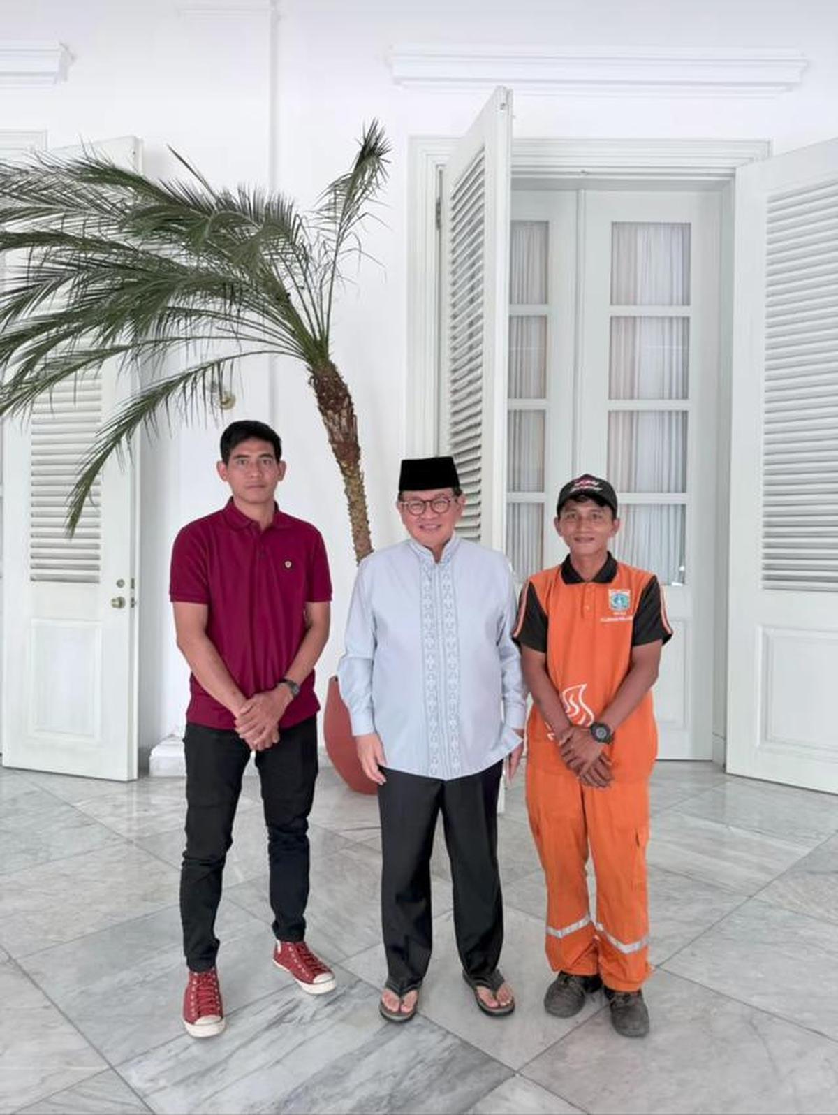 Di Balik Seragam Oranye: Ketika PPSU Memilih Jujur di Tengah Godaan Manipulasi Akal Imitasi