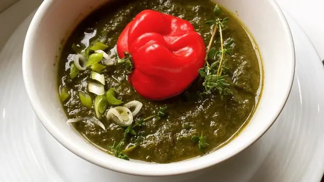 Callaloo adalah hidangan nasional resmi Dominika.