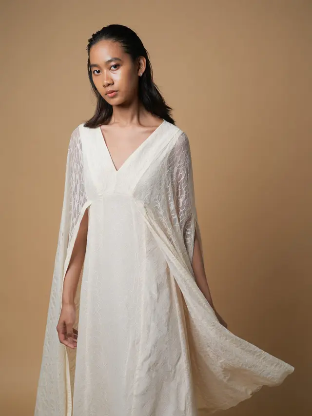 Brokat Cape Layer Panjang Minimalis Glamor