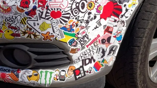 Menempel sticker terbanyak