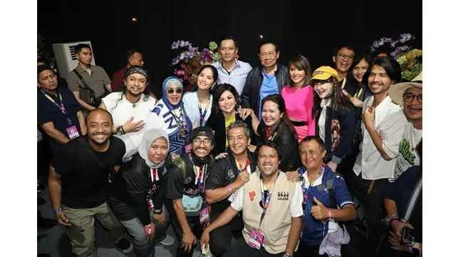 6 Potret Annisa Pohan Nonton SBY di Pestapora, Tenteng Tas Branded Rp27 Juta