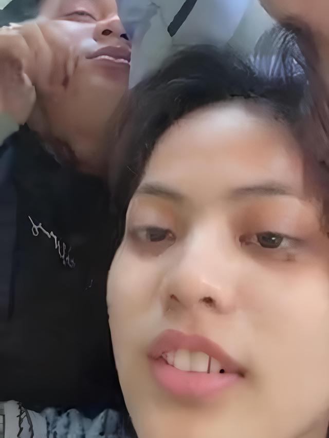 Putri Isnari dan Abdul Aziz