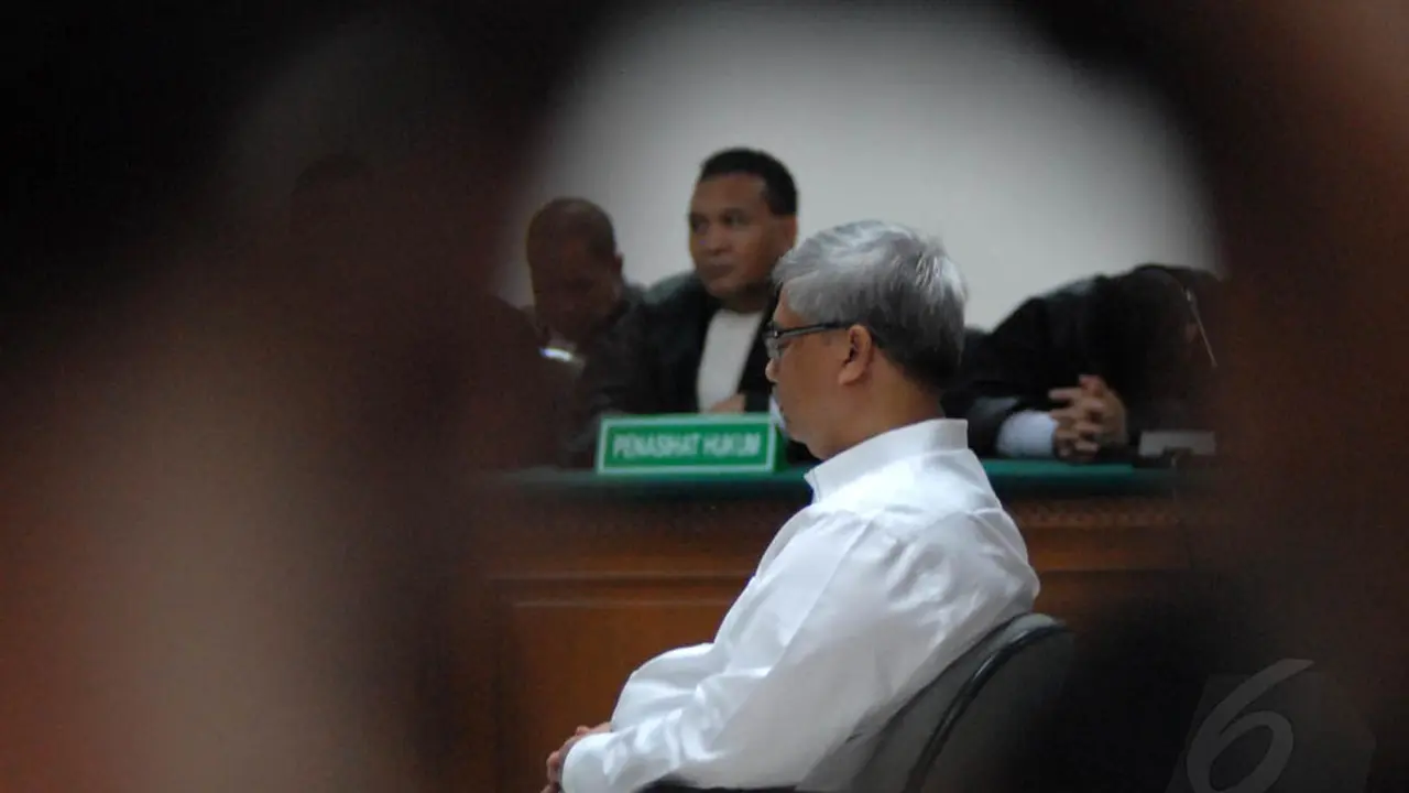 Wajah Melas Akil Mochtar Hadapi Sidang Vonis