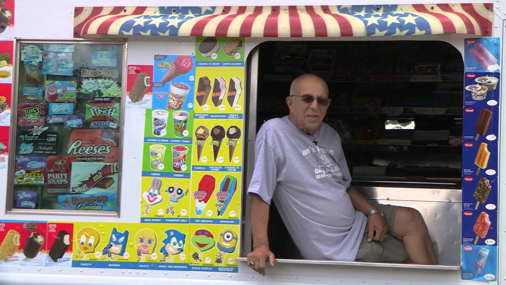Allan Ganz kini masih menjual es krim | Sumber Foto: worldrecordacademy.com