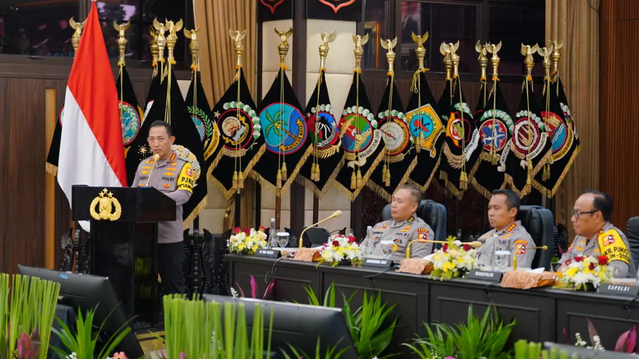 Sampaikan Rilis Akhir Tahun 2025, Kapolri Ajak Doakan Korban Bencana di Sumatera