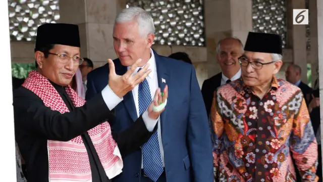 Rangkaian kunjungan ke Jakarta, Wakil Presiden Amerika Serikat Mike Pence menyempatkan diri bertandang ke Masjid Istiqlal