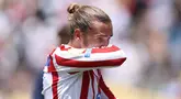 Ekspresi kecewa pemain Atletico Madrid, Antoine Griezmann setelah timnya gagal lolos ke babak 16 besar Piala Dunia Antarklub 2025 meski menang atas Botafogo dalam laga yang berlangsung di Rose Bowl stadium, Los Angeles, Amerika Serikat, Selasa (24/06/2025). (AFP/Stu Forster)