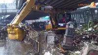 Cegah Ciliwung Meluap, Sampah Sisa Banjir Rawajati Diangkut