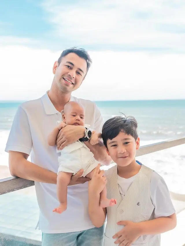 Raffi Ahmad bersama kedua putranya. (Foto: Instagram/raffinagita1717)