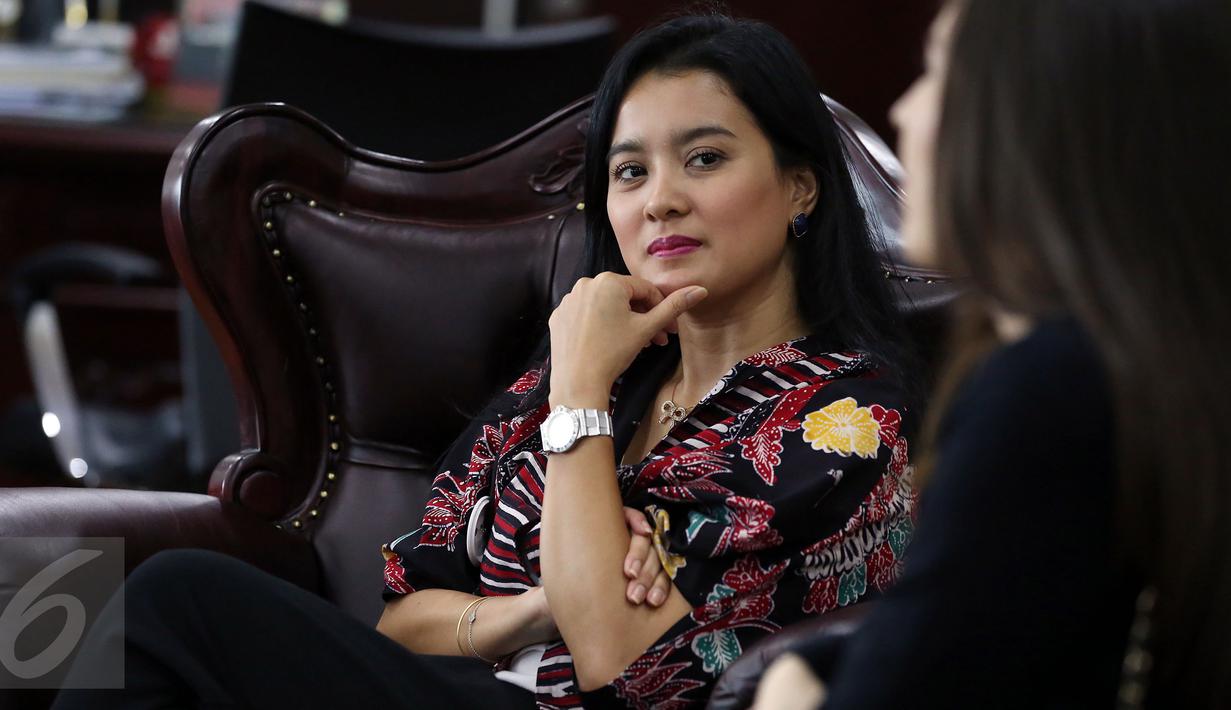 Pengurus Persatuan Artis Film Indonesia (PARFI56), Marcella Zalianty saat berkunjung menemui Ketua MPR Zulkifli Hasan  di Gedung Nusantara 3, komplek parlemen, Senayan, Jakarta, Selasa (4/4). (Liputan6.com/Johan Tallo)