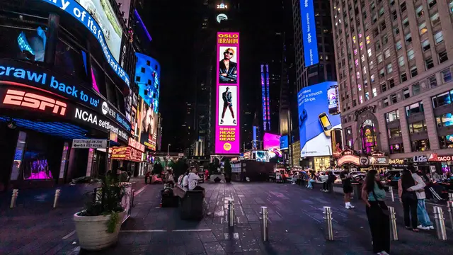 Wajah Oslo Ibrahim di Times Square New York