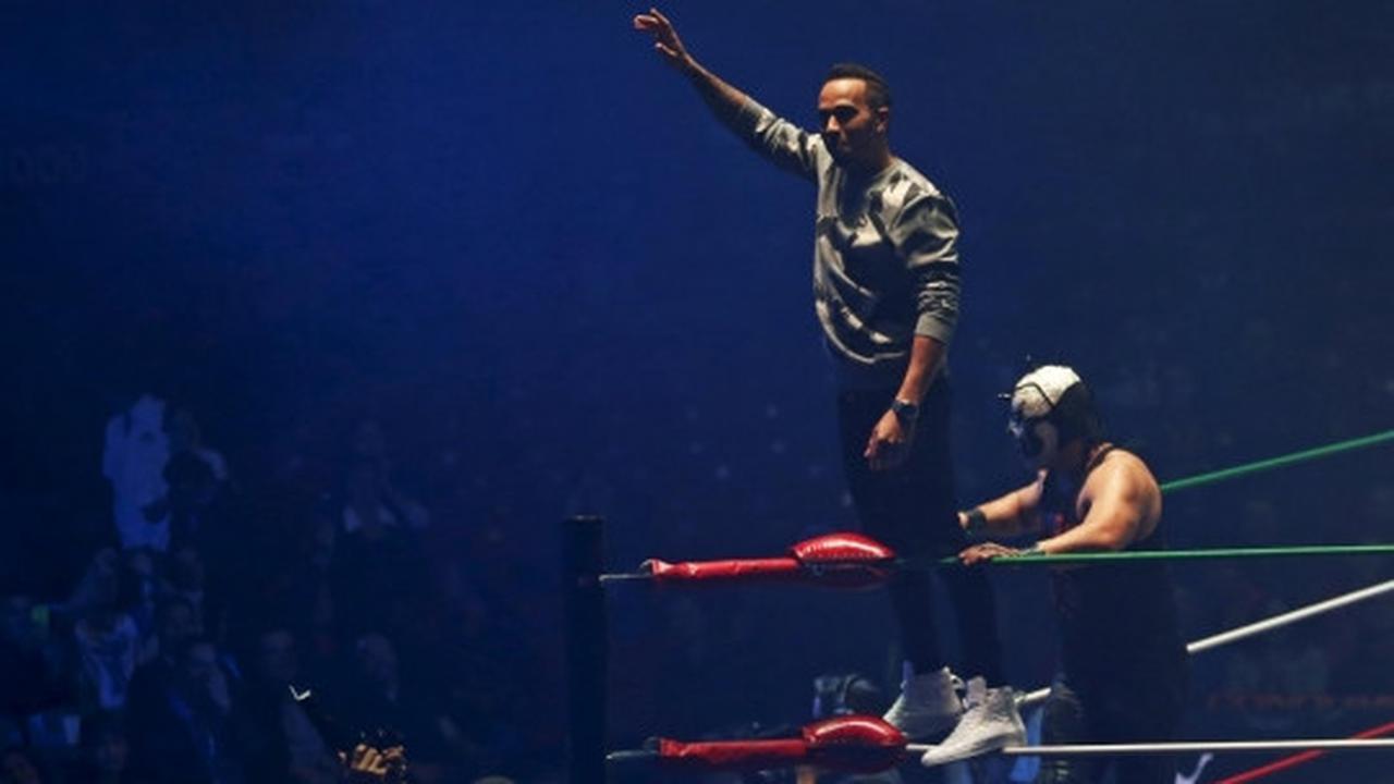 Jelang F1, Lewis Hamilton nyambi jadi pegulat di Meksiko