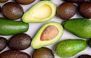 Yuk, intip cara menjaga alpukat agar tetap segar dan tahan lama. (Sumber: Freepik).
