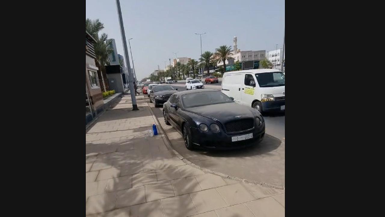 Bosan Sama Mobil Mewahnya, Orang Arab Seenaknya Tinggalkan Bentley Hingga Jaguar di Pinggir Jalan Sampai Bulukan