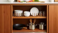 6 Model Rak Piring dari Kayu Estetik, Dapur Rapi dan Fungsional