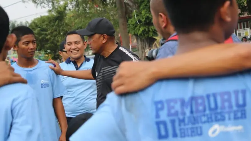 Pemburu di Manchester Biru