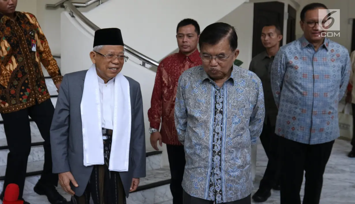 Wakil Presiden terpilih Ma'ruf Amin usai menemui Wakil Presiden Jusuf Kalla di Kantor Wakil Presiden, Jakarta, Kamis (4/7/2019). Pertemuan JK dan Ma'ruf hari ini diketahui untuk bertukar informasi terkait tugas sebagai wakil presiden. (Liputan6.com/Angga Yuniar)