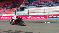 Aksi Marc Marquez menggeber Honda CBR250RR di Sirkuit Internasional Sentul (Rio Apinino/Liputan6.com)