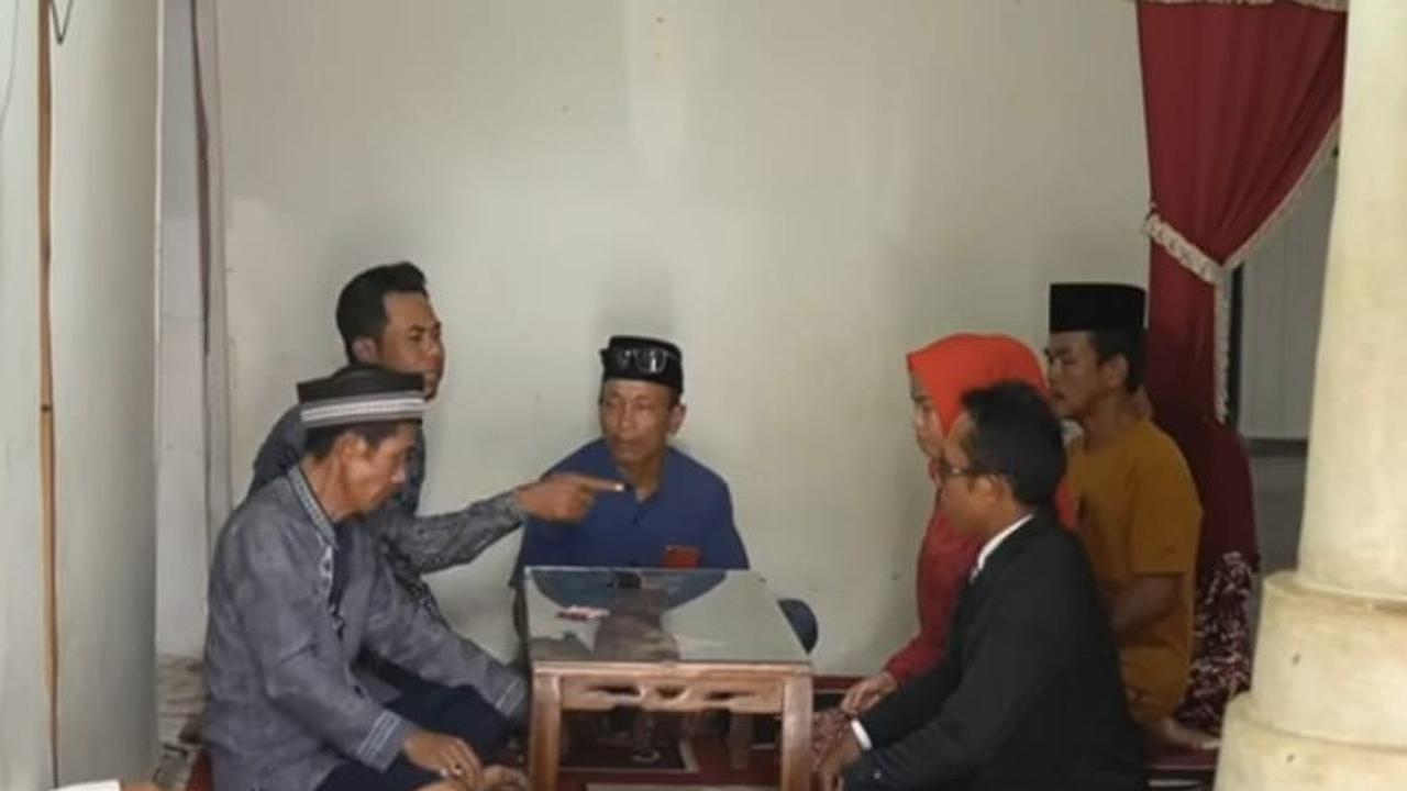 merdeka.com mencoba menelusuri kebenaran video tersebut. Ternyata video tersebut hanyalah sebuah konten hiburan di kanal Youtube Tawakal TV.

Dalam video tersebut diceritakan pasangan suami istri yang hidup bersama. Namun sang suami dalam kondisi sakit 