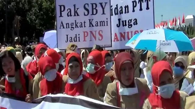 Bidan PTT Seluruh Indonesia Tuntut Kejelasan Status