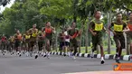 Citizen6, Sidoarjo: Selesai pengarahan dilanjutkan dengan Samapta A yaitu Lari dengan waktu 12 menit, selanjutnya dilaksanakan samapta B yang meliputi full up, sit up, push up dengan waktu satu menit. (Pengirim: Budi Abdillah)