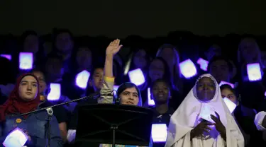 Peraih Nobel Perdamaian, Malala Yousafzai berbicara di sidang umum PBB di New York, Jumat (25/9/2015). Yousafzai mewakili pemuda di PBB, mendesak pemimpin dunia untuk menjaga perdamaian dan kemakmuran (REUTERS/Mike Segar)