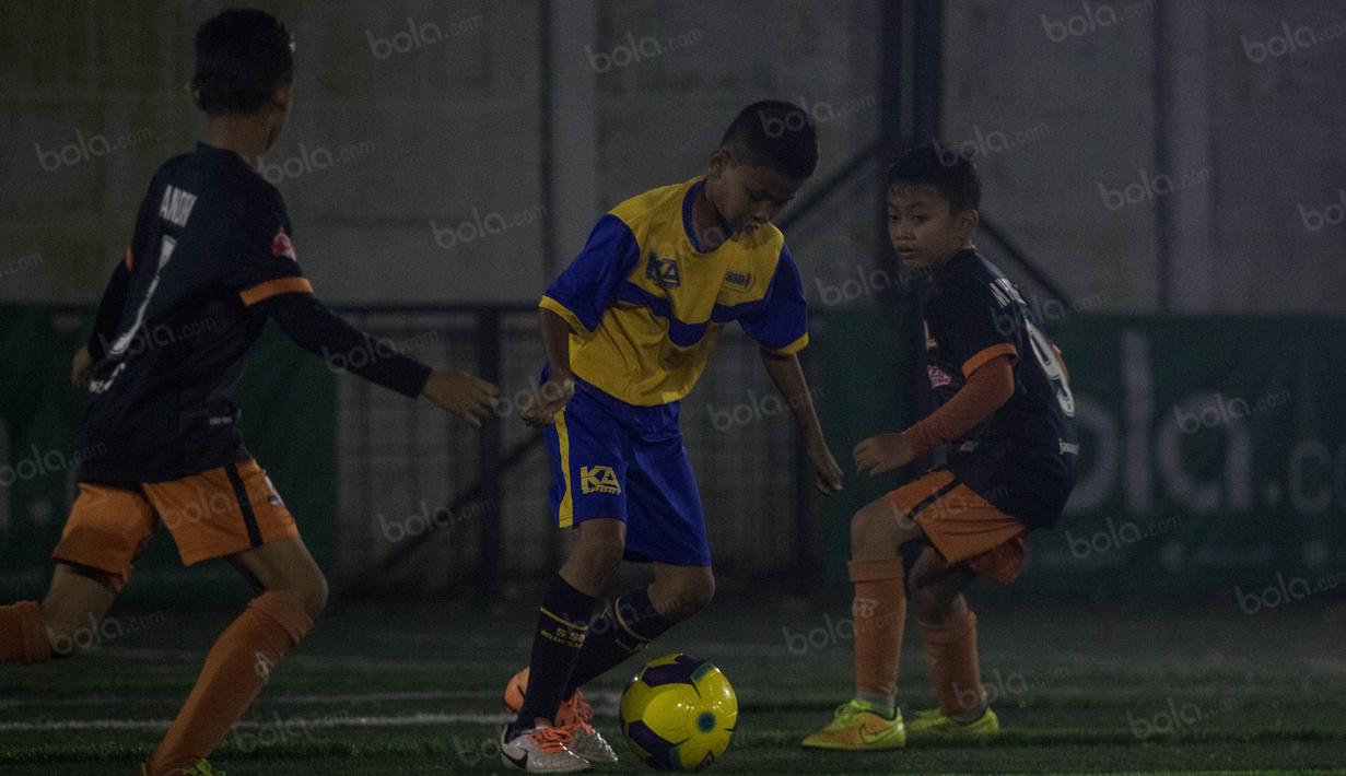 Meski tidak diunggulkan, Indocement mampu menguasai jalannya laga dan banyak menciptakan peluang. (Bola.com/Vitalis Yogi Trisna)