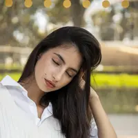 Ilustrasi perempuan tertidur/copyright freepik.com