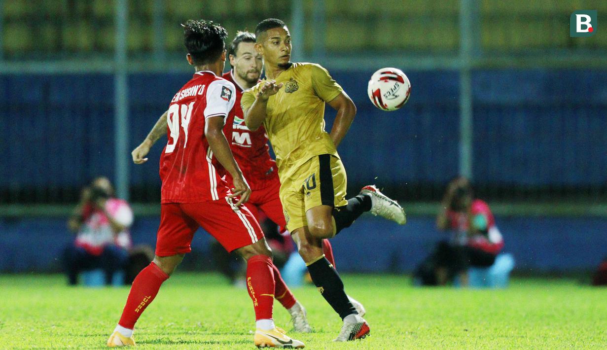 Renan Silva - Gelandang asal Brasil ini merupakan sosok playmaker dan menjadi tumpuan Bhayangkara FC sejak musim lalu. Pemain yang dibekali pergerakan cepat dan umpan akurat ini memiliki harga Rp5,21 miliar. (Foto: Bola.com/M Iqbal Ichsan)