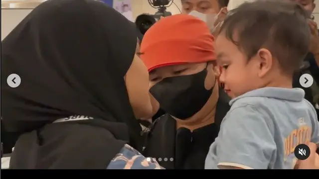 Fuji berangkat umrah (Foto: Instagram/@pst0re)