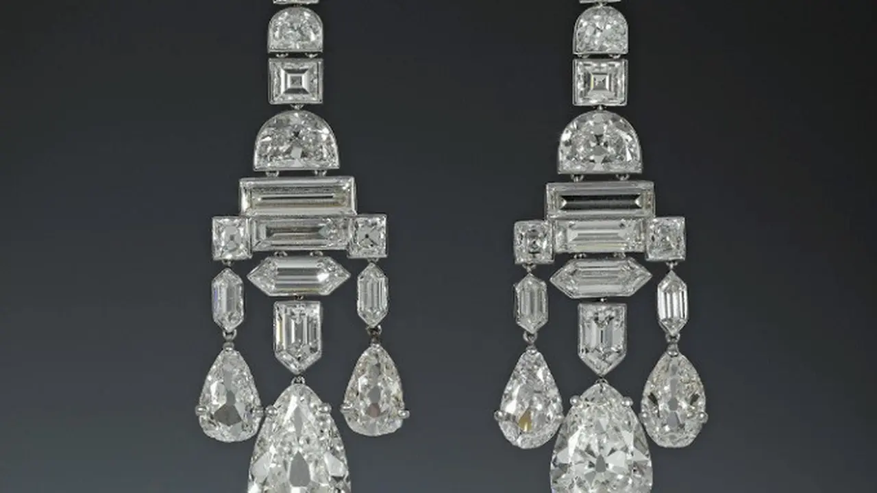 Anting-anting Greville Chandelier perdana dikenakan Kate Middleton saat menghadiri resepsi pernikahan Putra Mahkota Kerajaan Yordania Pangeran Hussein dengan Rajwa Al Saif pada Kamis 1 Juni 2023. (Dok. Royal Collection Trust)
