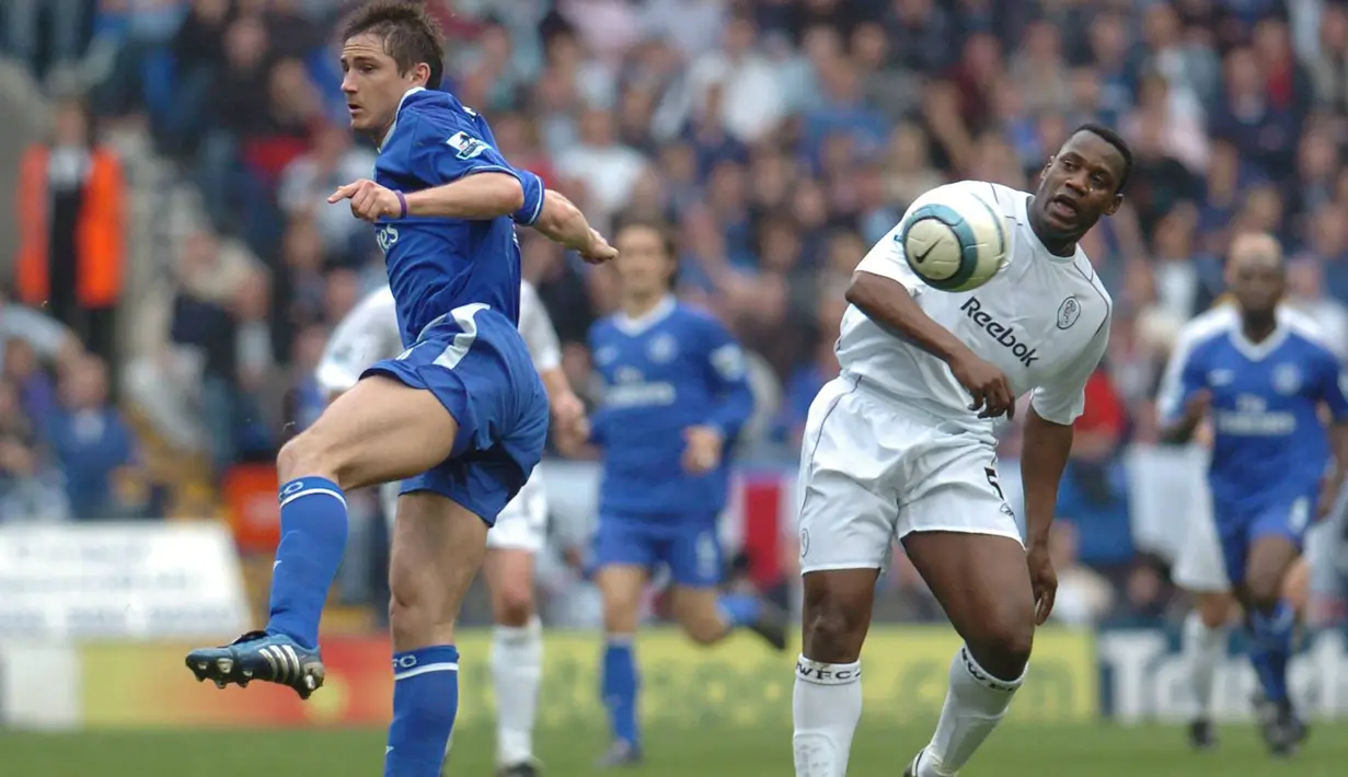Bruno N'Gotty. Bek tengah berusia 50 tahun yang pensiun di Leicester City Juli 2009 ini dipromosikan ke tim utama Lyon pada 1998/1999 dan membela Lyon hingga 1994/1995. Pada 2001/2002 hingga 2005/2006 ia memperkuat Bolton Wanderers di Premier League, mencetak 5 gol dari 147 laga. (AFP/Paul Barker)
