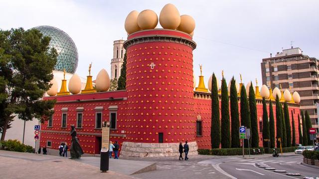 6 Potret Bangunan Bentuk Hewan Ini Unik, Punya Ciri Khas Tersendiri