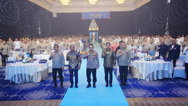 Kapolri Jenderal Listyo Sigit Prabowo memberikan apresiasi kepada seluruh atlet Polri yang meraih prestasi di SEA Games 2025 Thailand.